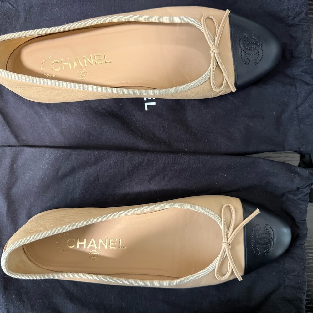 CHANEL Women's Beige and Black Flats